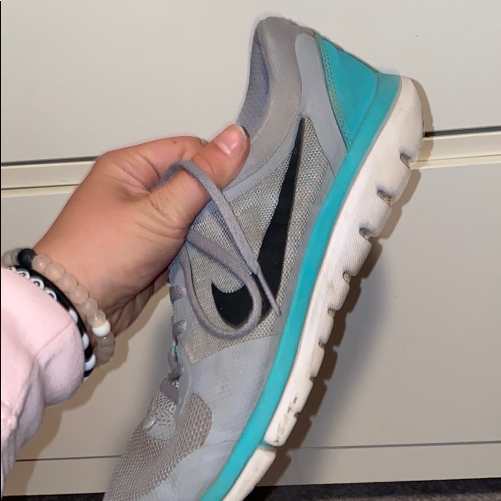 Nike tennis shoes “Nike Flex”
